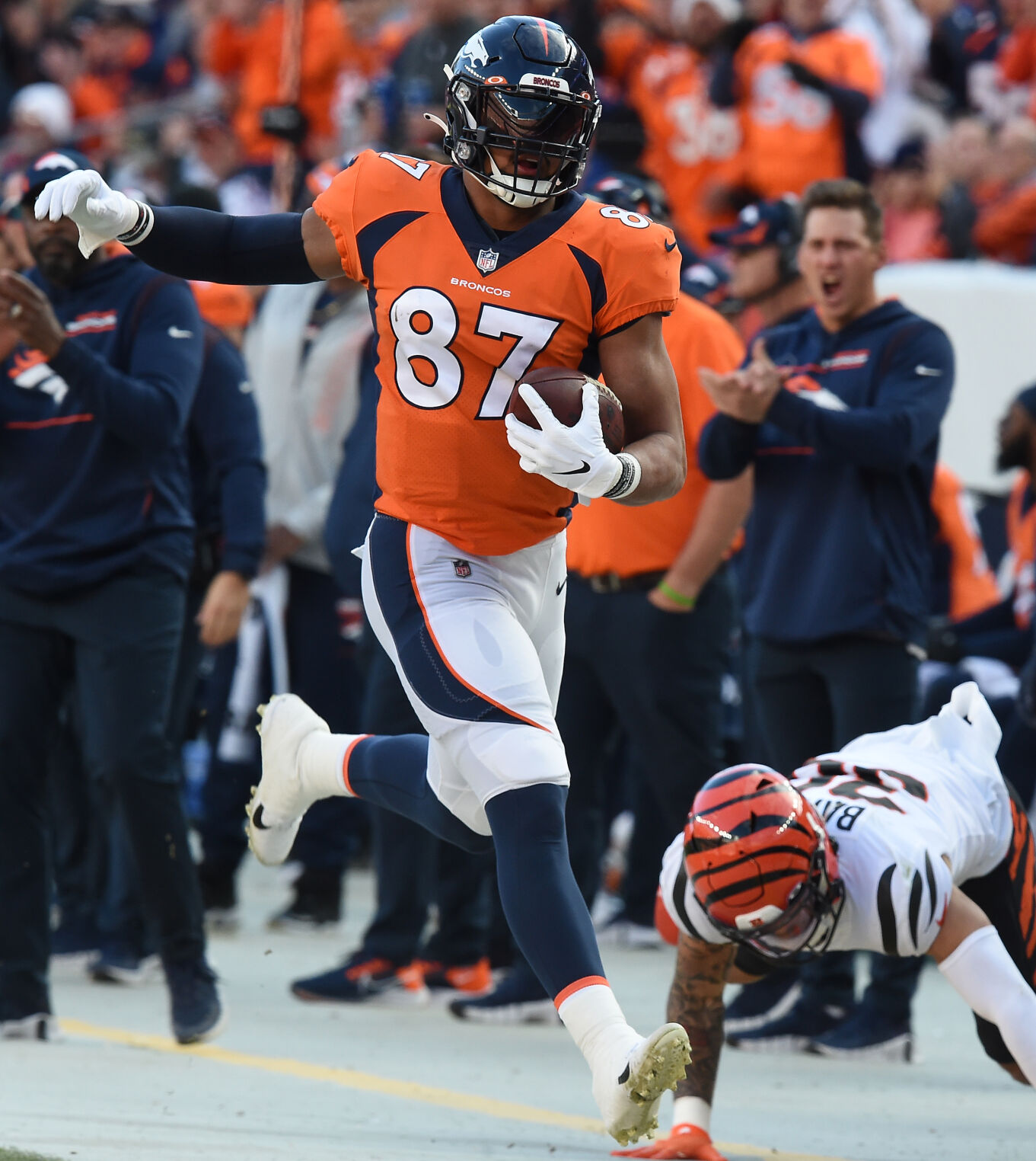 121921-s-dg-bengalsbroncos659 .jpg